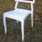 Пластиковый стул Орли с яркой цветной спинкой