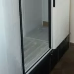 Срочнопродам холодильный шкаф универсальный