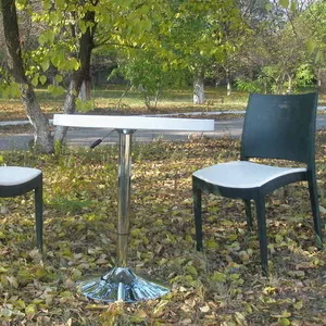 Комплект пластиковых стульев