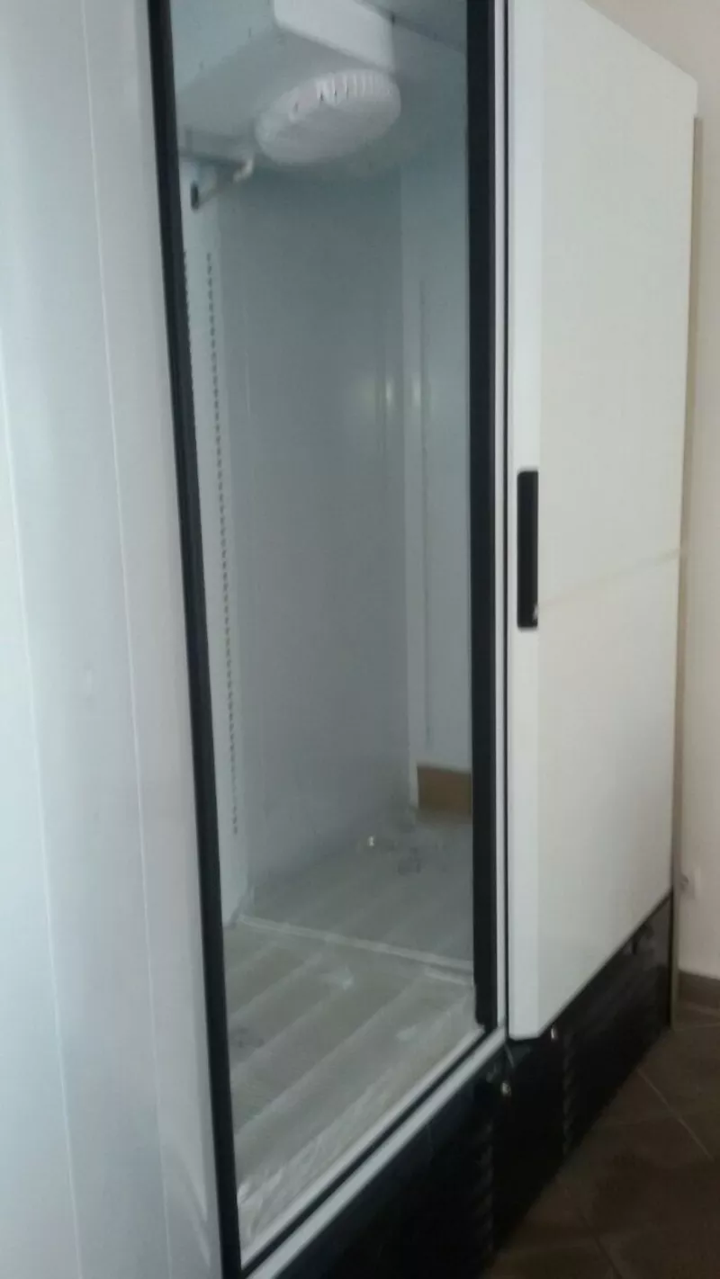 Срочнопродам холодильный шкаф универсальный