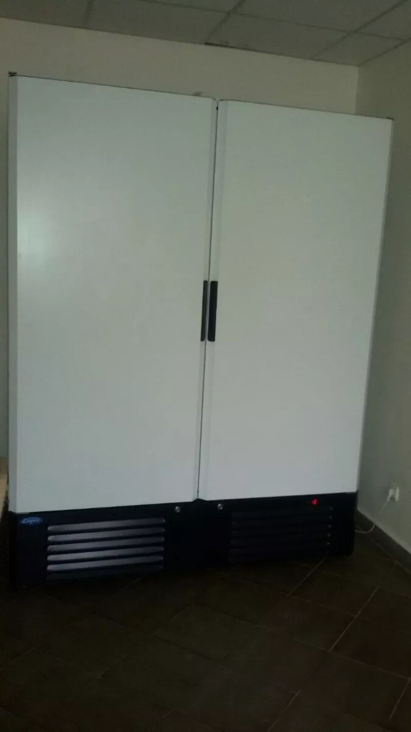 Срочнопродам холодильный шкаф универсальный 2